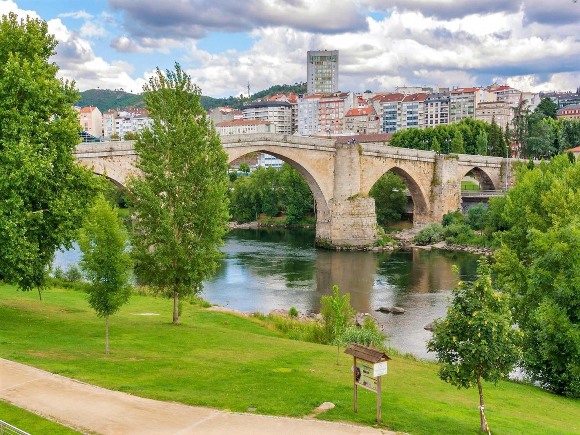 Charming Apartment In Ourense Overlooking The City Eksteriør bilde